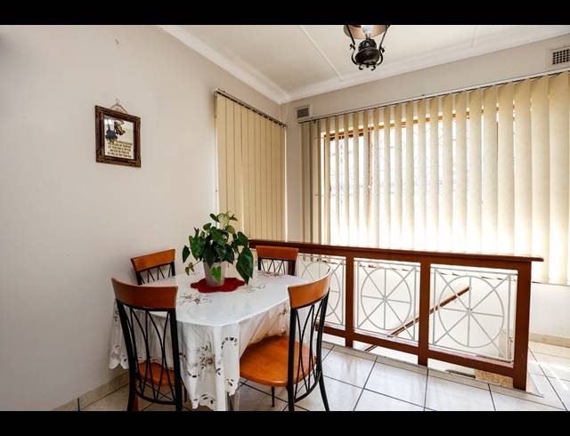 6 BEDROOM HOUSE FOR SALE IN AVOCA